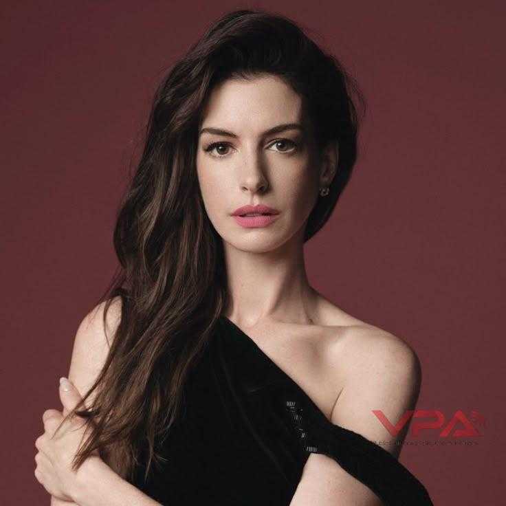 Anne Hathaway được vinh danh Người đẹp nhất thế giới 2026
