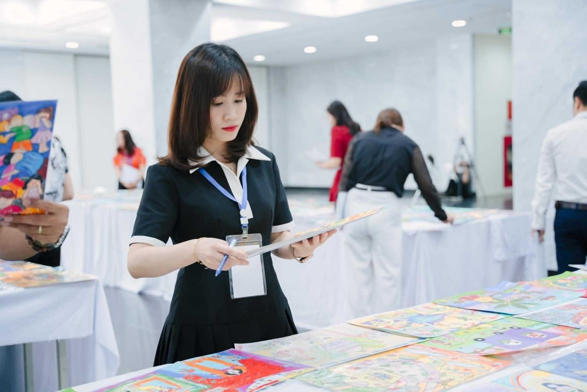 Cô giáo Tạ Hà: Người biến học vẽ online trở thành điều thân thuộc với trẻ em khắp thế giới