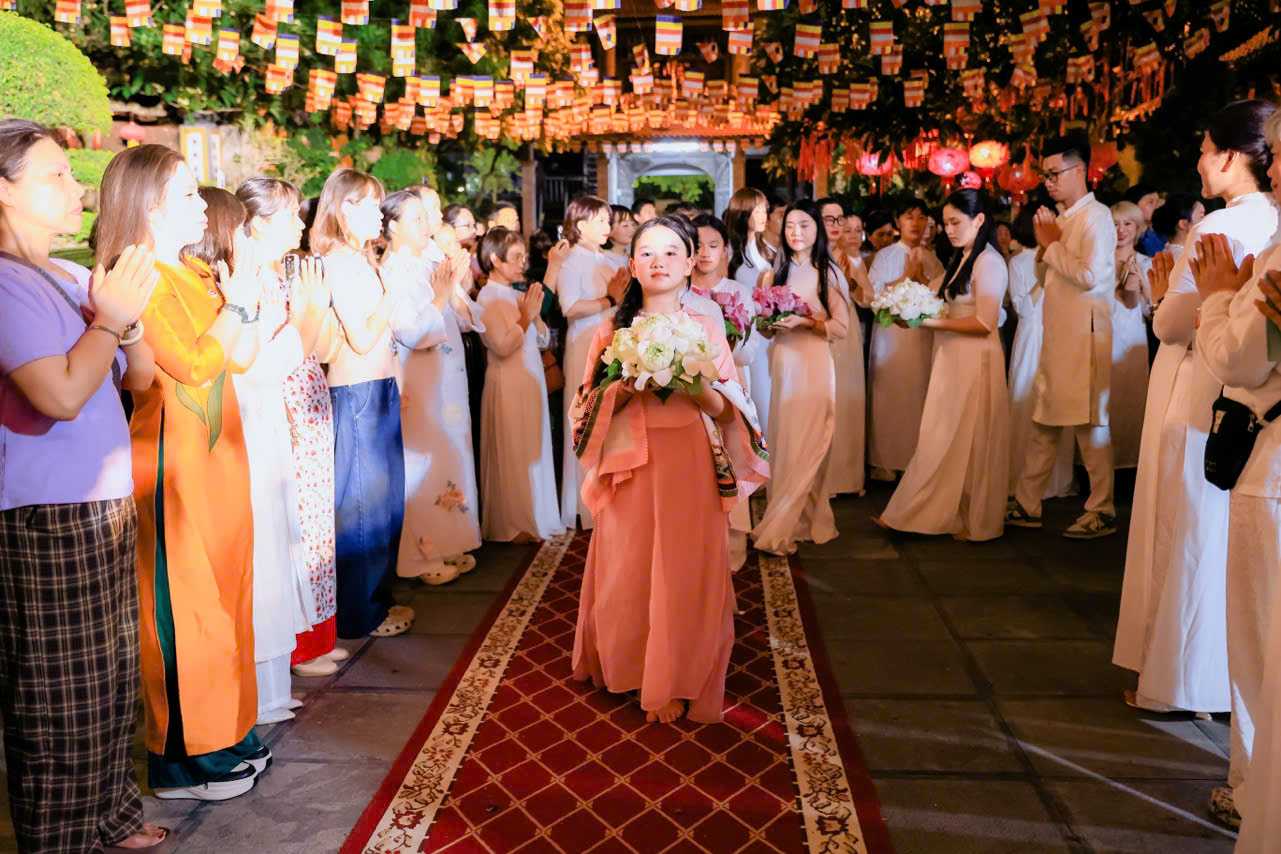 Kinh Ca Bát Chánh Đạo – Hành trình tâm linh của trăm người, một nguyện ước