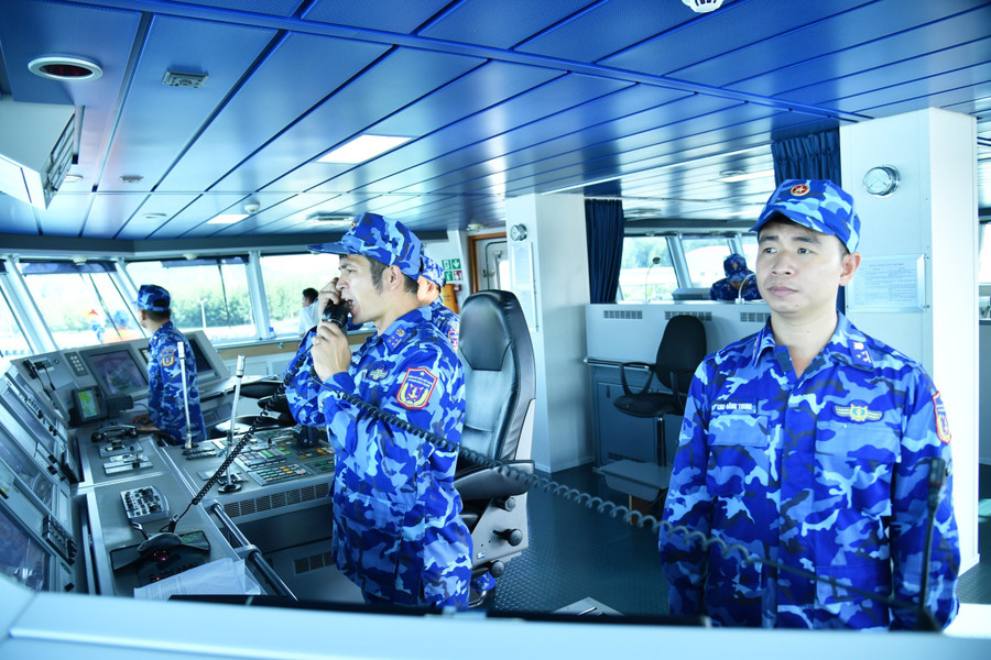 Luyện tập các tình huống báo động chiến đấu trên tàu.