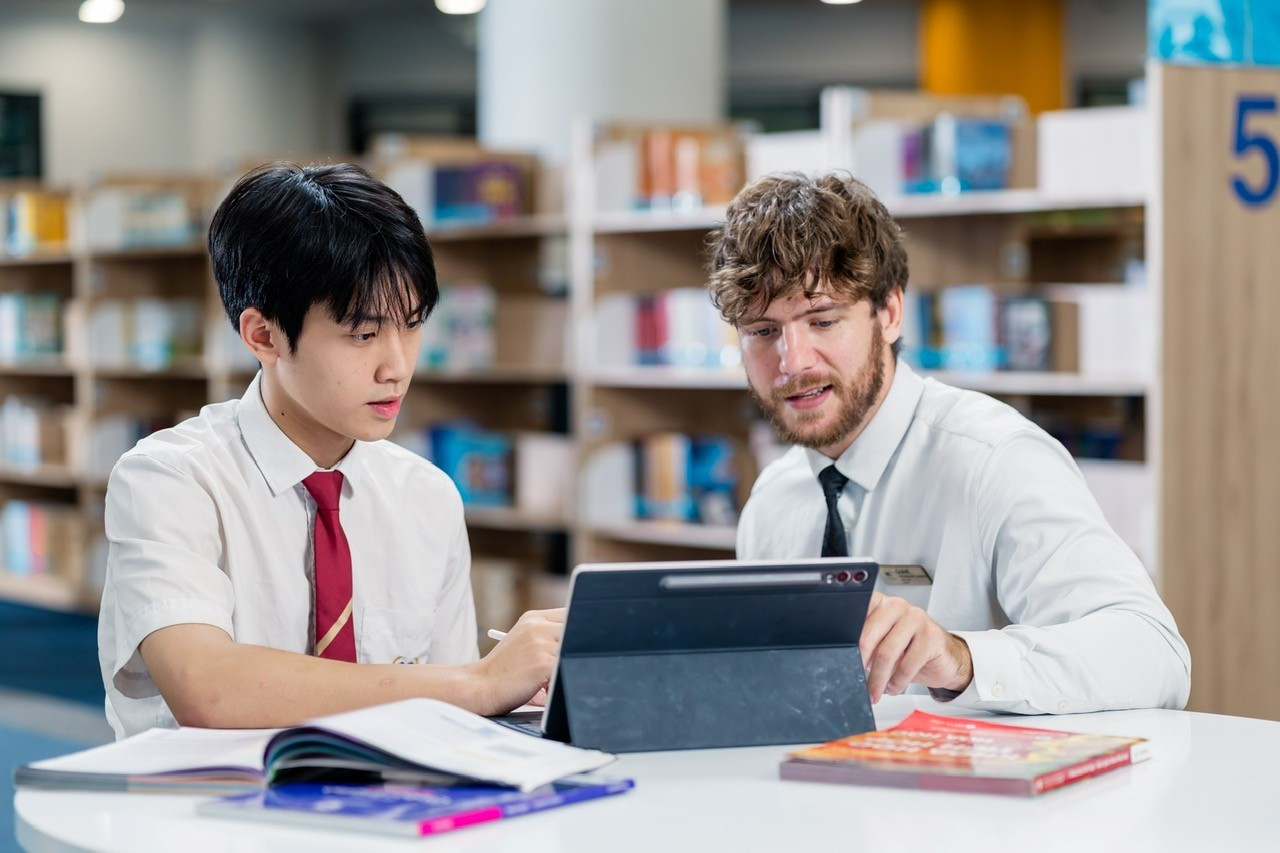 Thông qua “The Inquiry Pathway”, học sinh sẽ từng bước làm chủ công trình nghiên cứu độc lập từ bậc phổ thông. (Ảnh minh họa) 1791435707705-1026132921556938416-g8089127635610447823-74333b0e3ea67b42c62a34197b15e427.jpg
