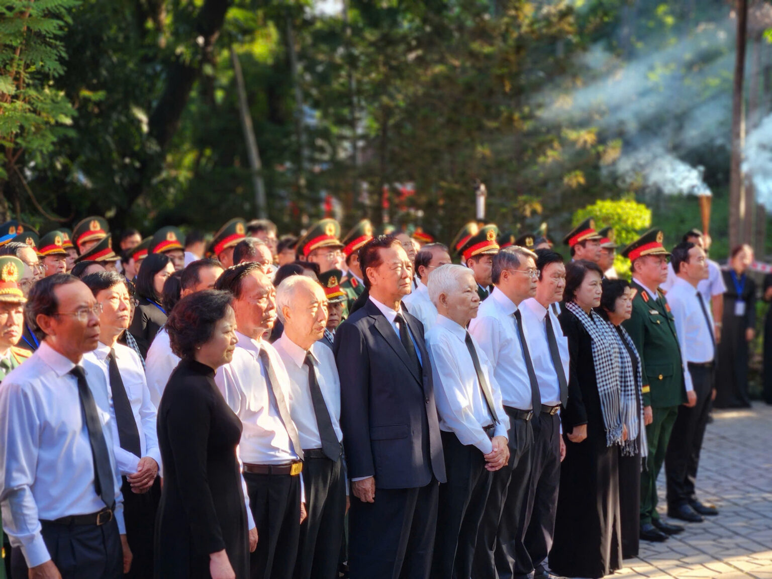 Thủ tướng Lê Minh Hưng cùng các lãnh đạo, nguyên lãnh đạo Đảng, Nhà nước đến tham dự Lễ viếng, Lễ truy điệu 731 hài cốt liệt sĩ được quy tập tại Công viên văn hóa Lê Thị Riêng. 1791947248974-266176155068175012-g861937958123331043-d050ba56d682184befd564dbe29f4743.jpg