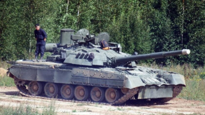Nga tìm ra phương pháp đặc biệt để sản xuất lượng lớn xe tăng T-80UE-1
