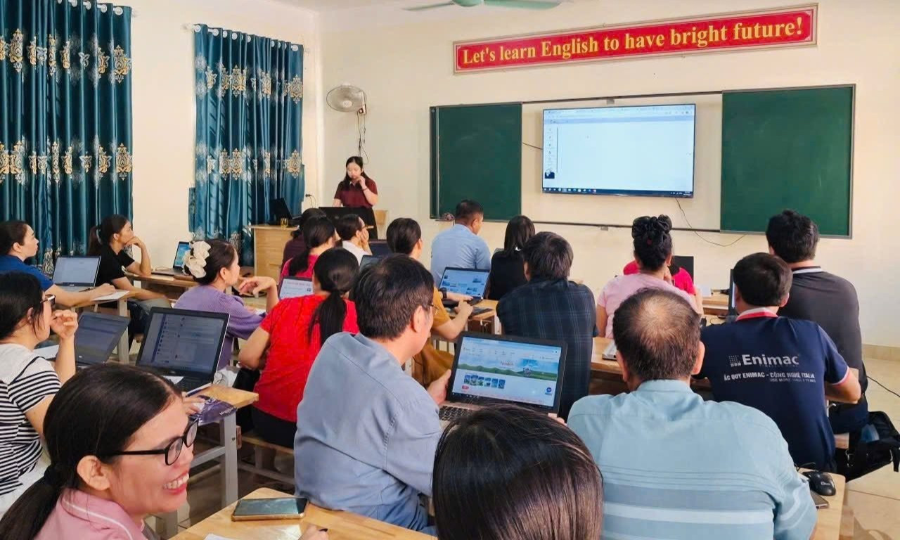 Trường đại học Hà Tĩnh có điều kiện đáp ứng bồi dưỡng giáo viên năng lực ngoại ngữ, chuyên môn và phương pháp dạy học bằng tiếng Anh. 560508951-1230531242450165-9101079363607853094-n-6364.jpg