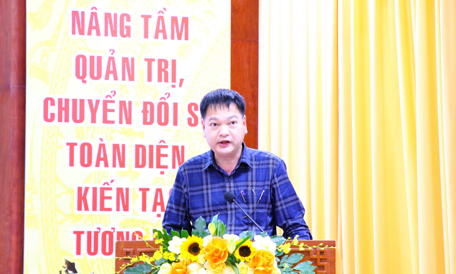 Ông Trịnh Công Sáu, Trưởng phòng Kế hoạch - Tài chính phát biểu. (Ảnh: Thành Tâm) a-sau.jpg