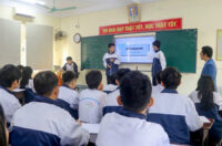 Học sinh ở Hà Tĩnh học Toán bằng tiếng Anh. (Ảnh: H.L)