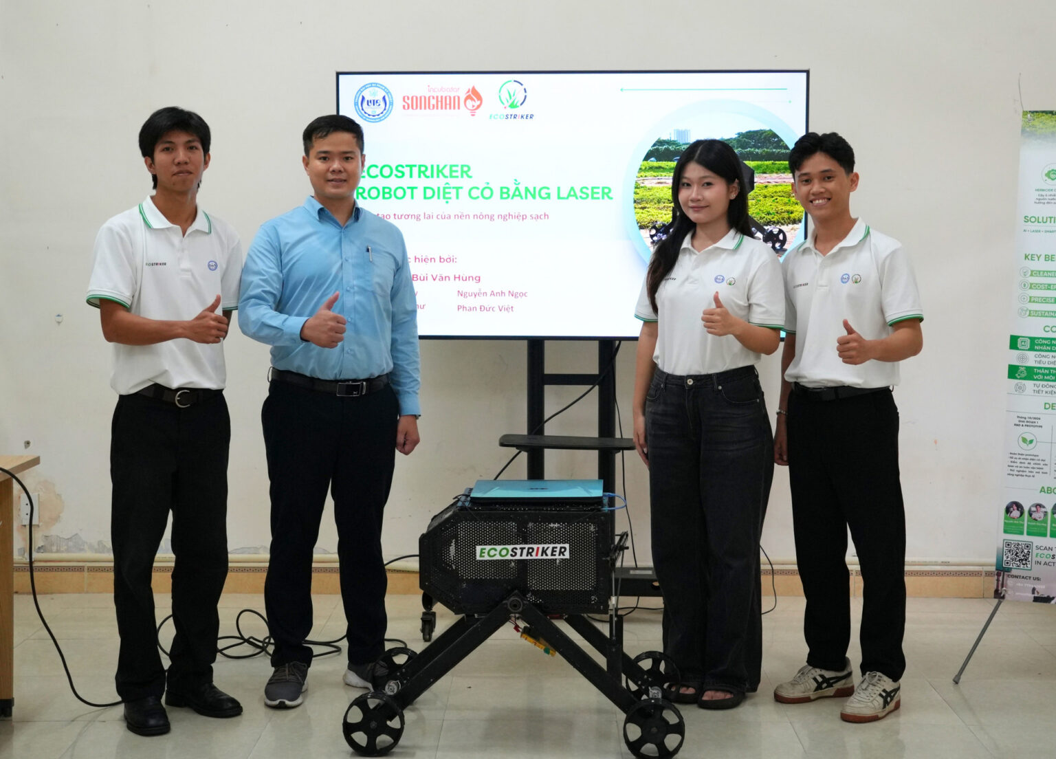 Dự án Robot diệt cỏ bằng laser ECOSTRIKER được ươm tạo từ chương trình hỗ trợ sinh viên khởi nghiệp - đổi mới sáng tạo của Trường Đại học Sư phạm Kỹ thuật - Đại học Đà Nẵng. dsc05934.jpg