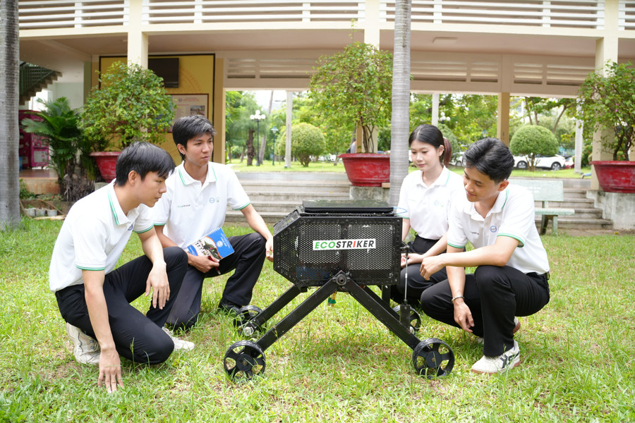 Dự án Robot diệt cỏ bằng laser ECOSTRIKER của sinh viên Trường Đại học Sư phạm Kỹ thuật - Đại học Đà Nẵng.