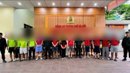 Các đối tượng tại cơ quan cảnh sát điều tra (Ảnh CAHN).