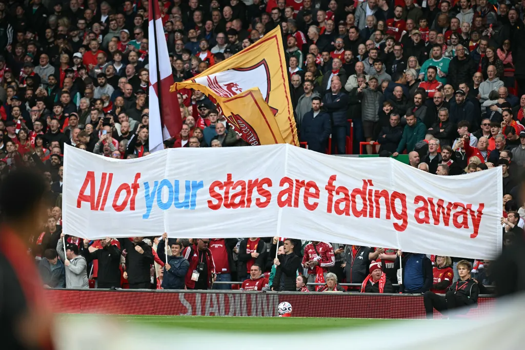 Sức ép từ khán đài Anfield vẫn không thể ngăn Man City đánh bại Liverpool. Ảnh: AFP. liverpool.png