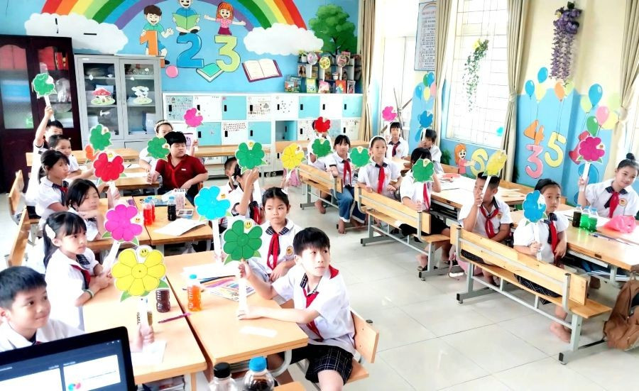 Học sinh Trường Tiểu học Vĩnh Yên - Phân hiệu Đồng Tâm hào hứng giới thiệu sản phẩm STEM, phát huy tư duy sáng tạo và kỹ năng thực hành. truong-tieu-hoc-vinh-yen-phan-hieu-dong-tam.jpg